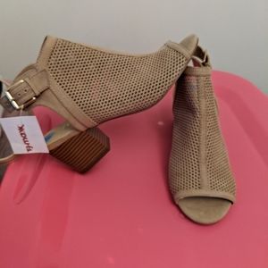 Unisa Shoe